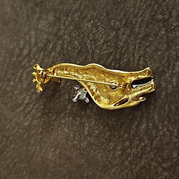 3/$30 Two-tone African Giraffe Mother and Baby Kidcore Brooch - Picture 3 of 4